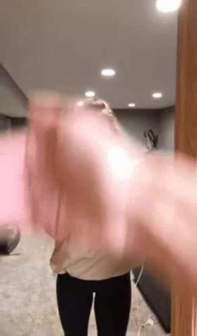 Girl in the Mirror. Почти по Джексону. ( Man in the Mirror )