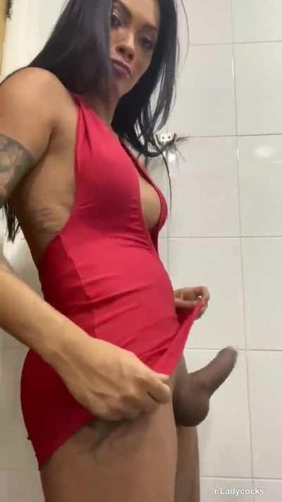 That dress won’t hide her bluge