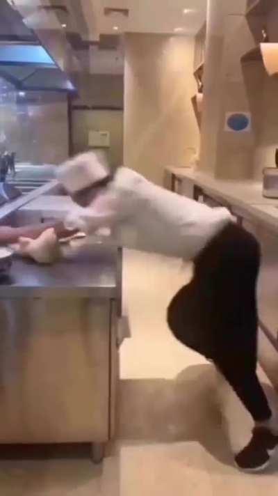 AfTeR yEaRs oF BeInG CoNtRoLlED bY ReMy tHe RaT, AlFrEdO CaN No LoNgER FuNcTiOn oN HiS OwN