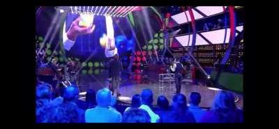 Boy sets a world record for juggling and solving 3 Rubik’s cubes.