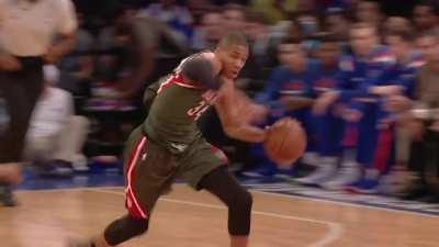 [Highlight] Giannis Antetokounmpo goes the length of the floor and booms it on the Knicks