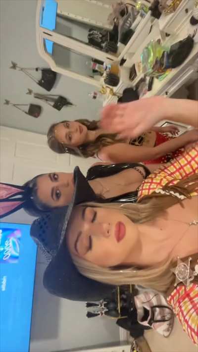 Cute Mode / Slut Mode (Part 1)