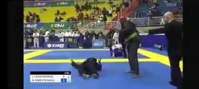 Guy dies during match in the last Brasileiros