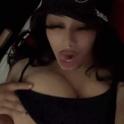 yo i really need her socials help a man out and lmk tyy