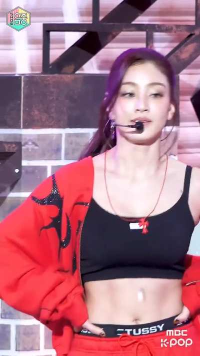 Jihyo's abs 💪