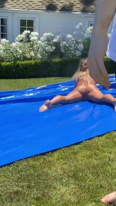 Anyone else love getting high and jerk off to her for a good while? I know I do ;)