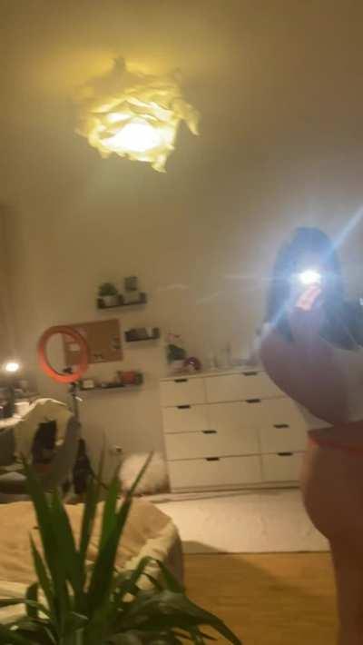 Hi to the 4 horny guys who will see this 🍑