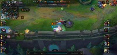 Lulu vs 2 guys with swords