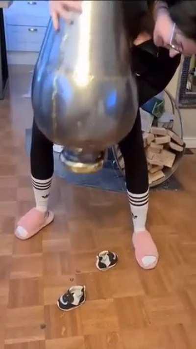 Shaking out the portable cat dimension portal