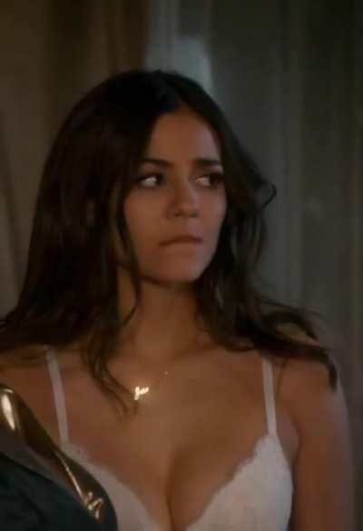 Victoria Justice is so hot, her facial expression and lip bite! FUCK!