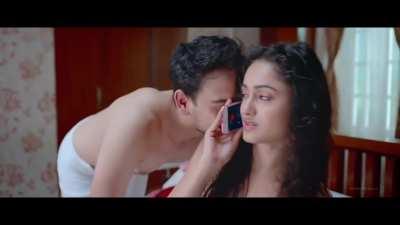 Tridha Choudhury Kissing Scene in Khawto 2016