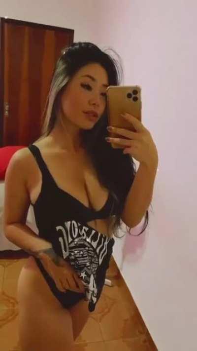 Reza a lenda que quem curtir esse post vai namorar uma mina assim/ @arielsaorii