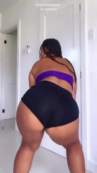 Inna mood 💜 (@_naomimt)