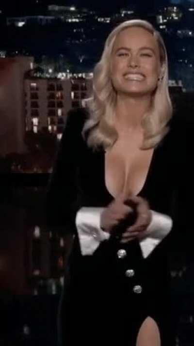 Brie clapping as we stroke for her