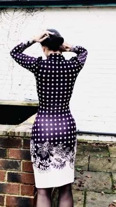 How to properly tie up long hair with two sticks