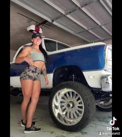 @lexa_stahl2 Why not get yourself a chick who can help you move a couch