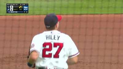 [Highlight] Austin Riley makes incredible barehanded play to get Avisail Garcia out at first.