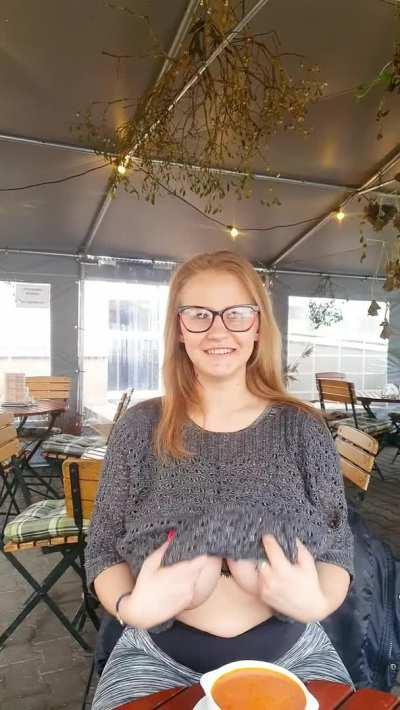 I have to admit that this waitress surprised me, but ultimately... Voilà. Heh