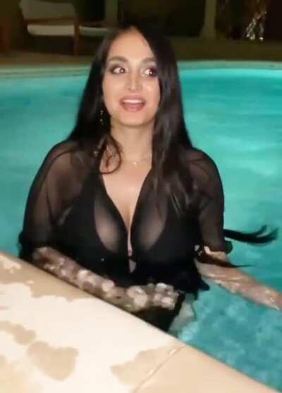 The bikini story enhanced to show more of the huge tits hiding underneath 😝🍈🍈