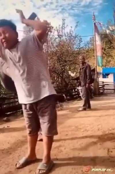 Si bro ay magaling sumipa