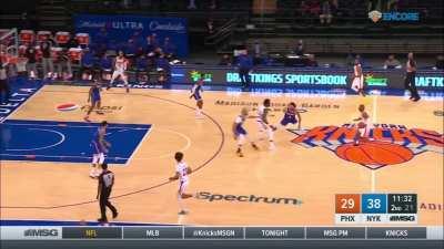 [Highlight] Rose throws an incredible full-court pass over CP3 for the layup