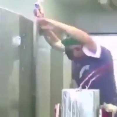 Mientras tanto en la sala de juntas de los mods...