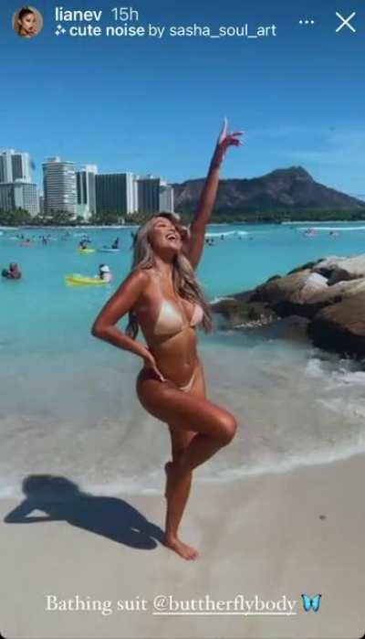 🤤 At the beach 🥵