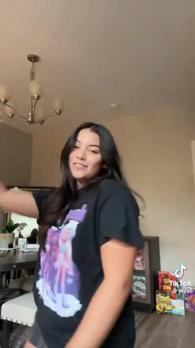 Damn those hips 😍 