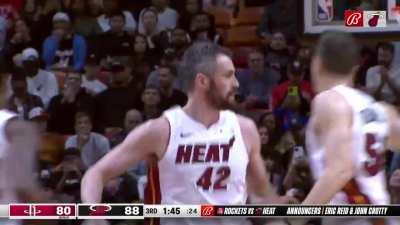 [Highlight] Vintage Kevin Love uses the fake to finish over Sengun and the help defense