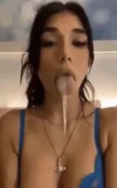 CAN SOMEONE PLEASE TELL ME HER NAME