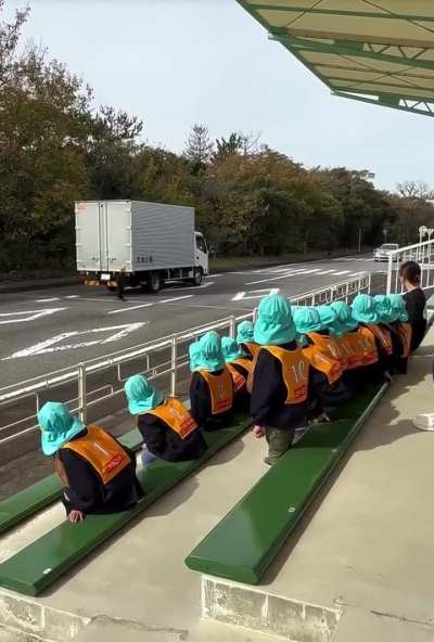 Japanese kids learning about road safety