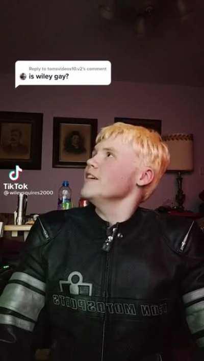 **TRIGGER WARNING**: DO NOT LET YOUR MOM HEAR THIS ROAST!!!!!!!!