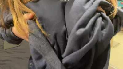 Does anyone here like G cups? 😅 (19f)