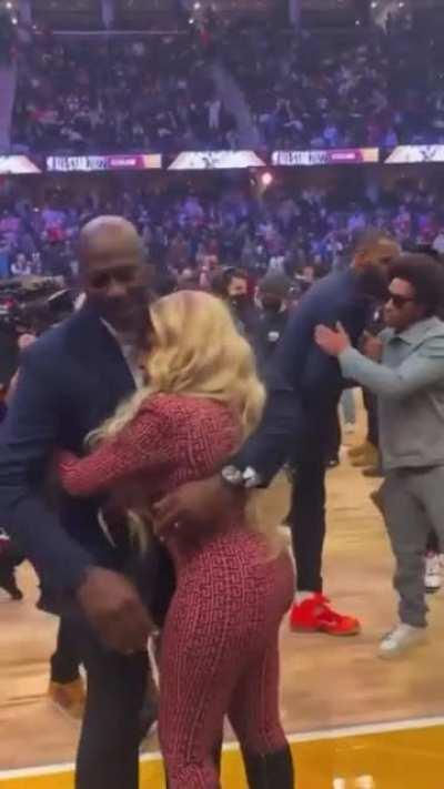 Can't even blame Mike, Mary J ass was looking crazy 😍😍😍😍