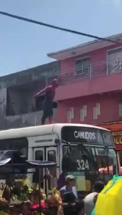 A quarentena do Spiderman no Brasil. Spiderman quarantine in Brazil.