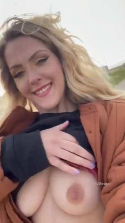 Just some windy walking titties for your thoughts 😋