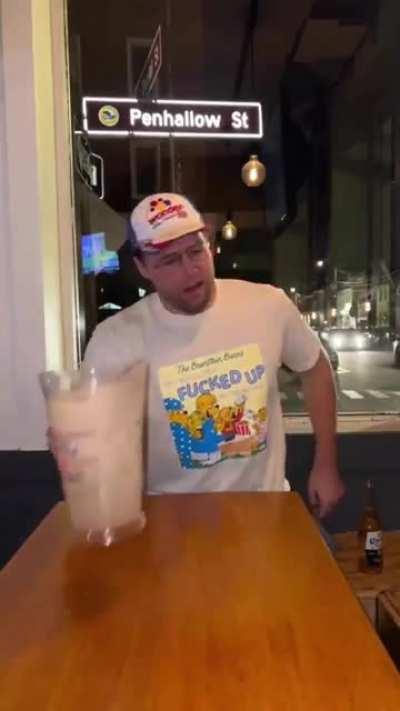 El vato que pone 50 varos para la peda