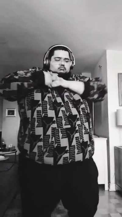 I was dancing to the Ratchet and Clank 2002 soundtrack, Oltanis Orbit - Gemlik Base.