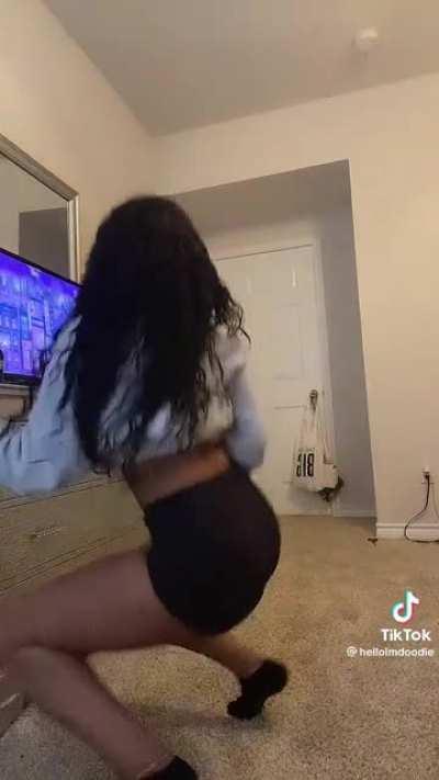 She so bad she need a server