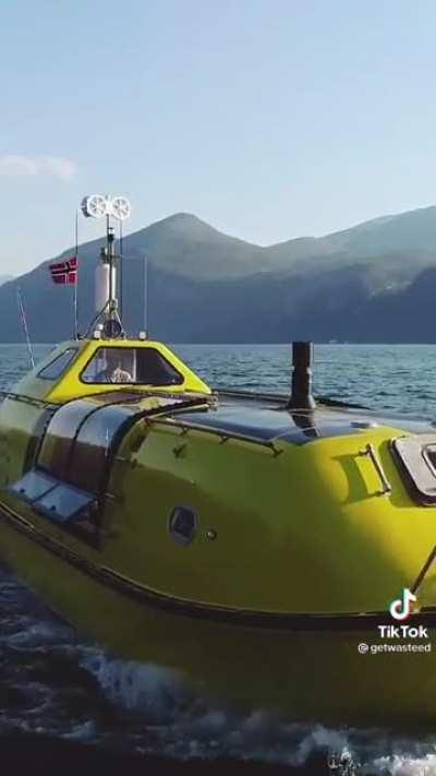 These guys custom built themselves a self sustainable arctic exploration boat