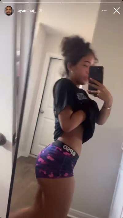 somebody help aya 🙈🎂🎂