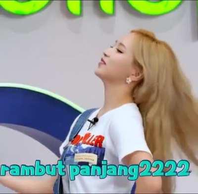 200825 - Mina hairflip