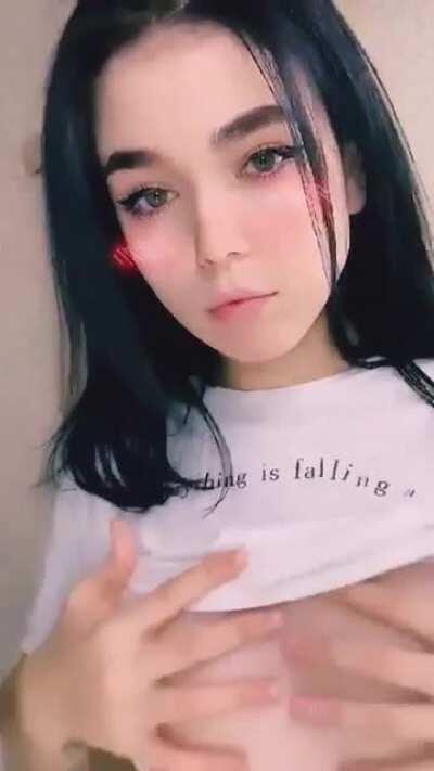 Cute eyes and sweet tits