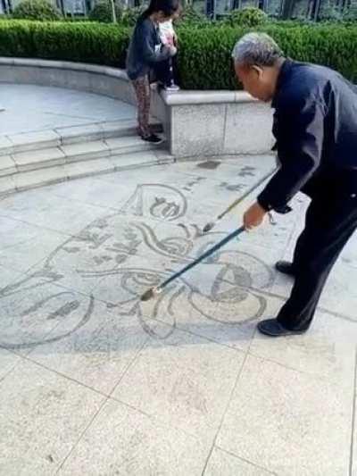 That's very impressive! I can't even draw with one hand, he can with both!
