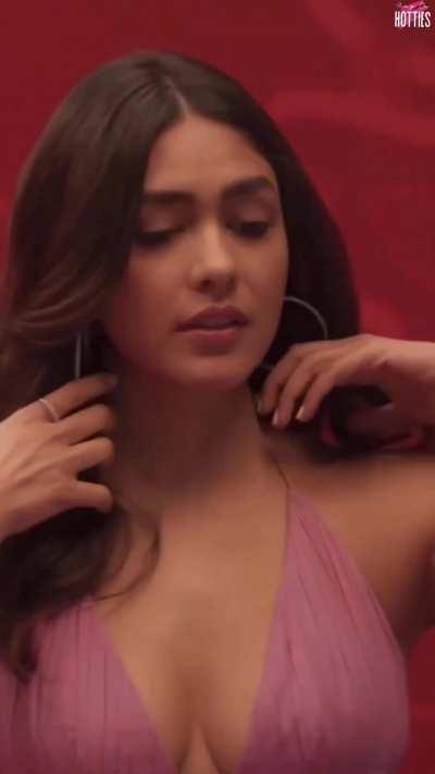 This Chinaal Mrunal Thakur exposed far more in this interview than in Lust Stories. Give our Cocksleeve some Birthday Cumshots all over her Massive Cleavage and Bitchy Face. Such a Cocktease this cunt is nowadays