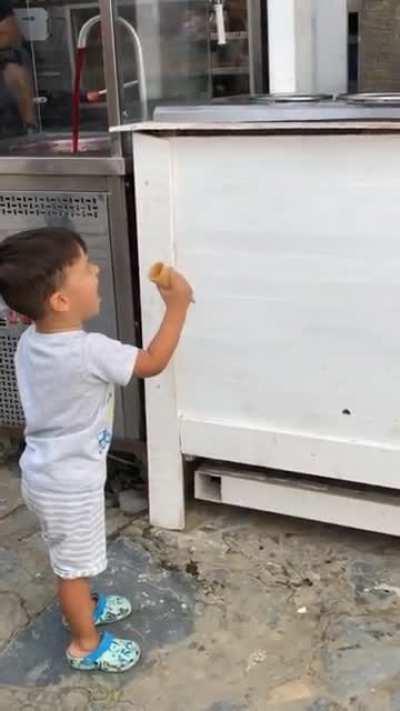 Kid and Turkish ice cream maker