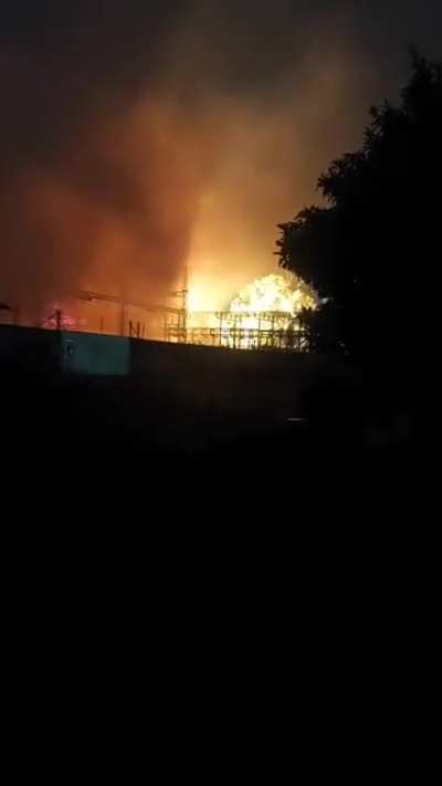 Electrical substation explosion in Johannesburg South Africa. (Not war related, rain related 😂, had to add this to get past no politics rule for the sub 😂)