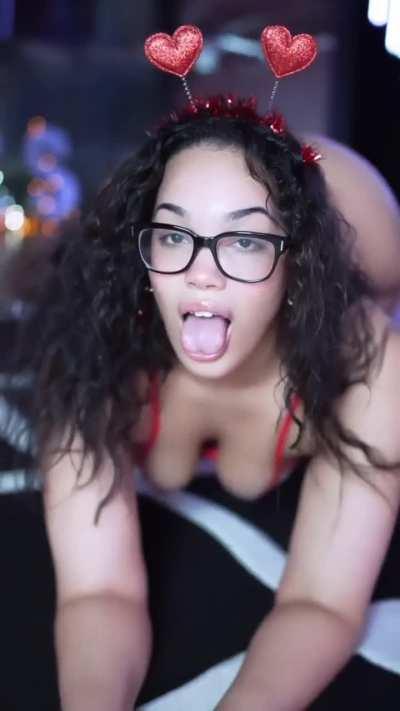 Normally, I want a gift on Valentine’s Day too but sex from Gem would be enough 😏