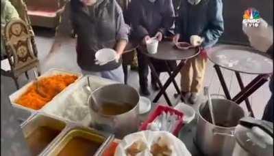 In the war zone of Kyiv an Indian restaurant is serving food for free to the Ukrainians