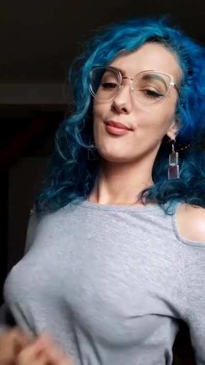 My shoulders look great in that shirt